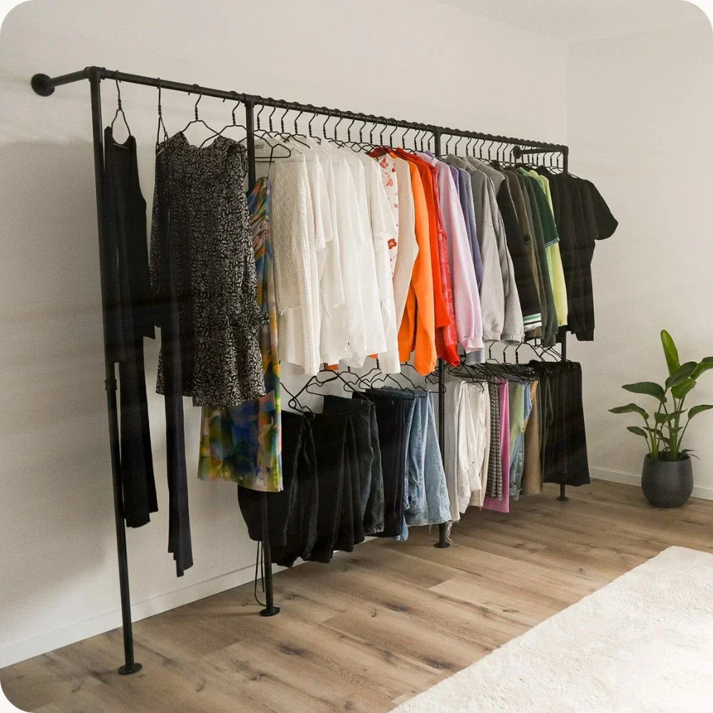 Kleiderschrank offen