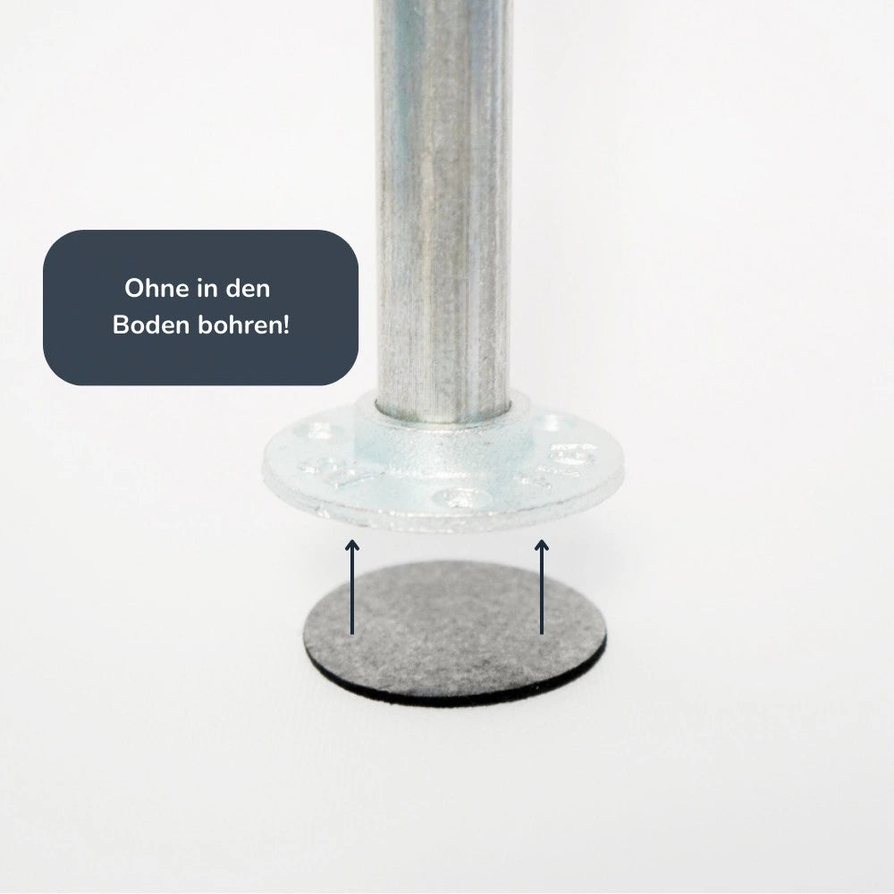 Kleiderstange silber mit Regalbrettern - Nahaufnahme Bodenauflage - Modell Magnus V:::silber