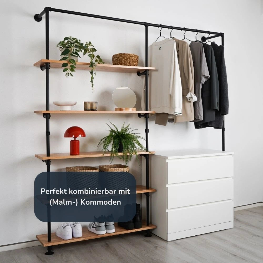 Kleiderstange wand mit Holzbrettern - Schräge Ansicht mit Kommode - Modell Elias V|||50992802529544