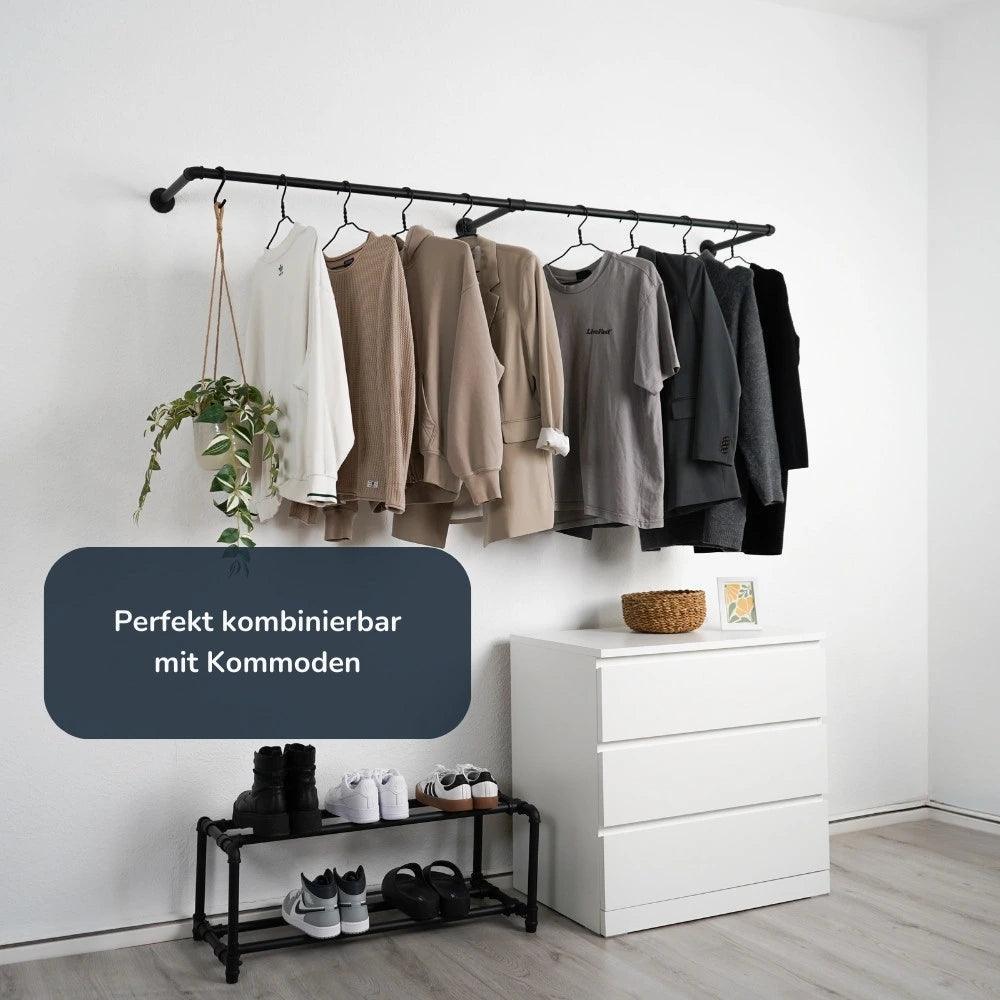 Kleiderstange wandmontiert schwarz - Modell Kaspar Double - schräge Ansicht mit Kommode:::schwarz