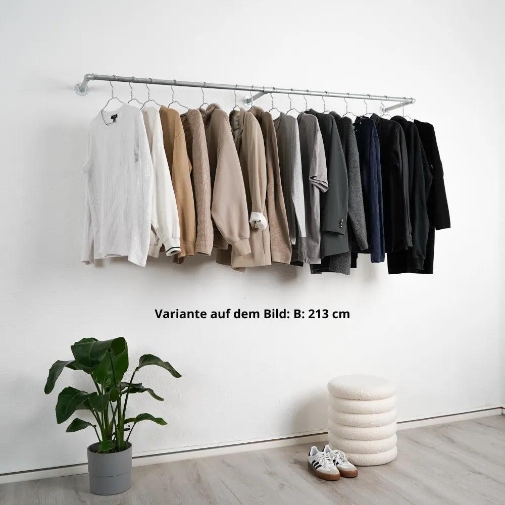 Kleiderstange wandmontiert Silber - Modell Kaspar Double - schräge Ansicht Eingangsbereich:::silber