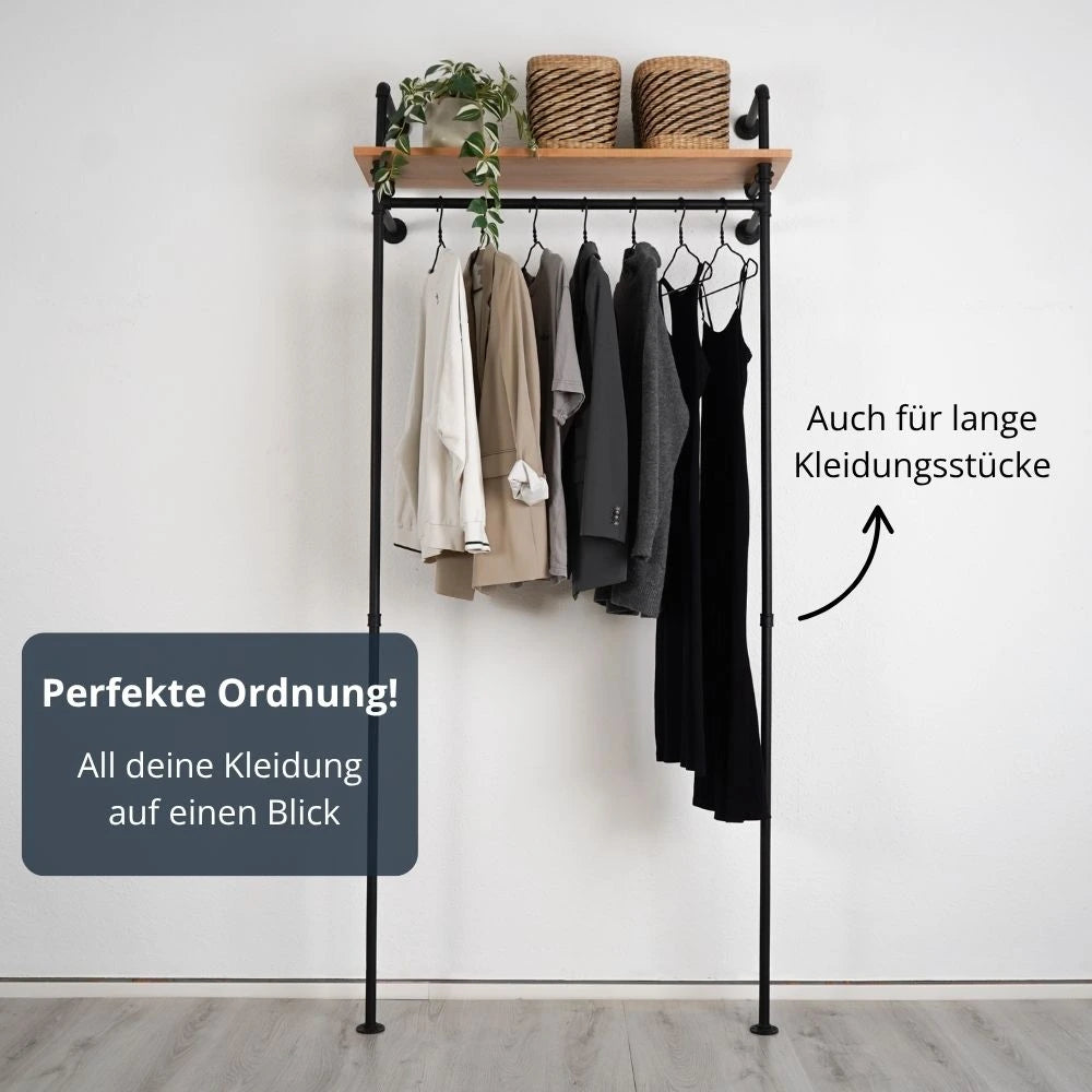 Kleiderstange mit Regalbrett - Schwarze Garderobe Frontalansicht mit langen Klamotten - Modell Lisa|||51541622030600