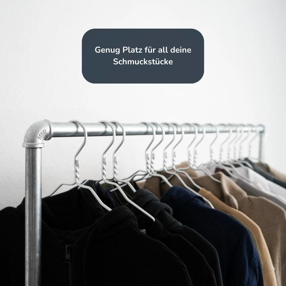 Kleiderständer freistehend silber - U Form - Nahe Ansicht mit Kleiderbügeln - Modell Paula:::silber