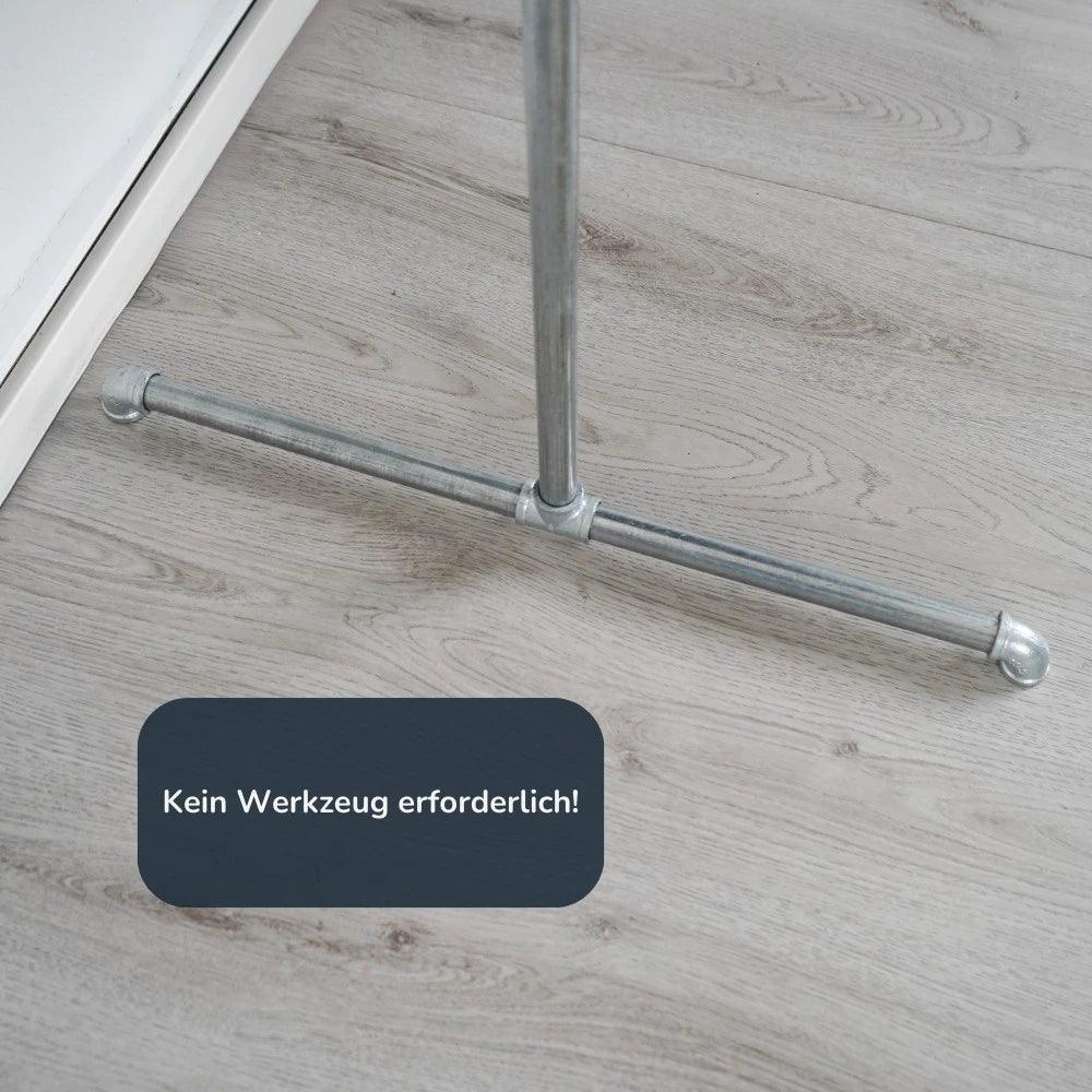 Kleiderständer freistehend silber - U Form - Nahe Ansicht Fußbereich - Modell Paula:::silber