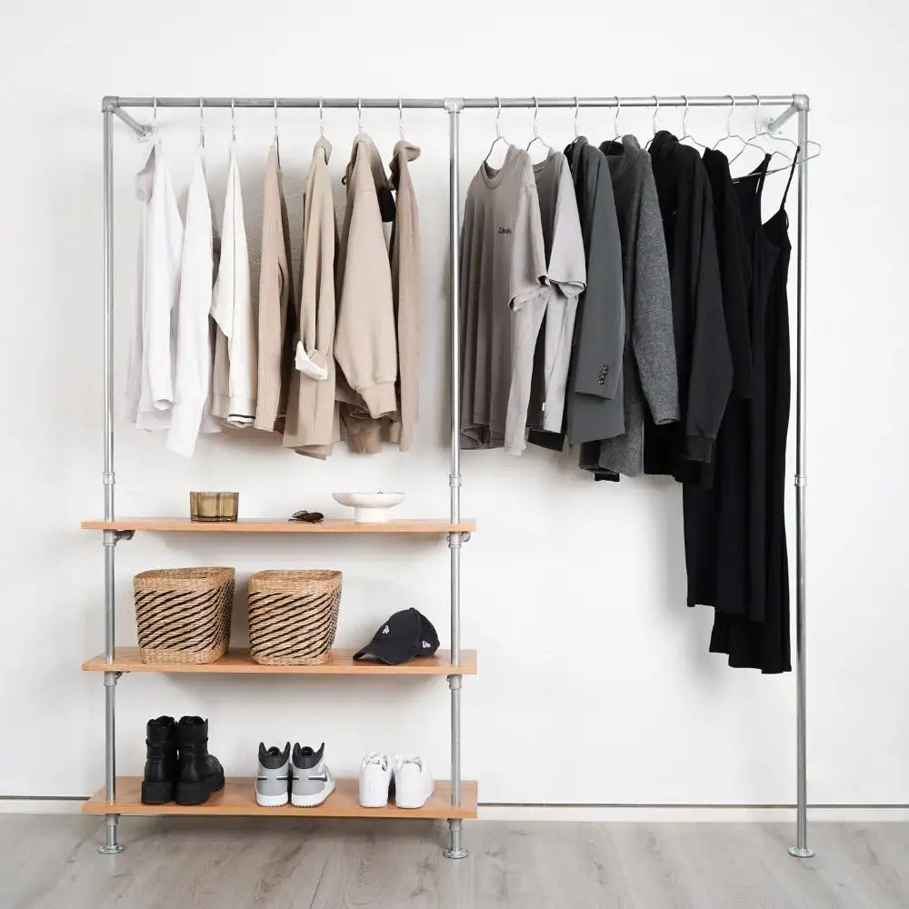 Kleiderstange wandmontiert in silber mit Eichenbrettern - Frontale Ansicht - Modell Elias III|||50942677090568