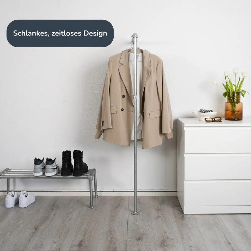 Kleiderstange Eingangsbereich Frontalansicht mit Schuhregal und Kommode- Modell Oskar silber:::silber