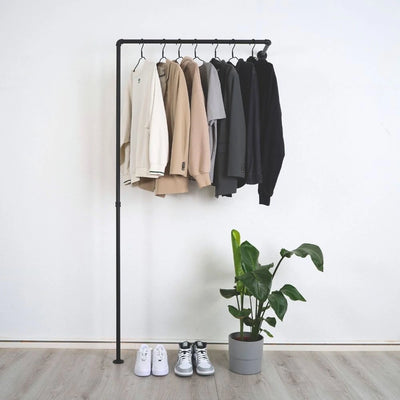 Industrielle Kleiderstange für den Eingangsbereich schwarz - L-Form Modell Sven frontalansicht
