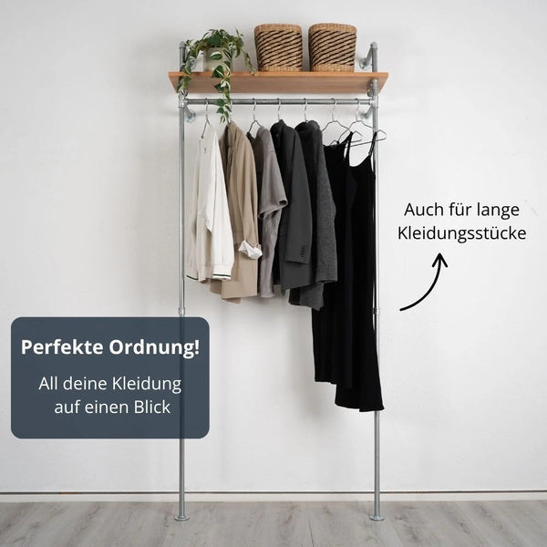 Kleiderstange mit Regalbrett - Helle Garderobe Frontalansicht mit langer Kleidung - Modell Lisa|||51541622096136