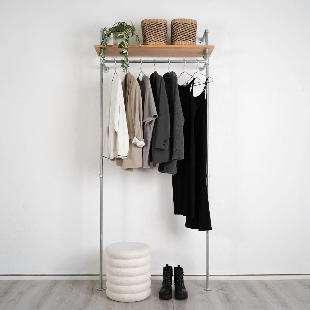 Kleiderstange mit Regalbrett - Helle Garderobe Frontalansicht - Modell Lisa|||51541622096136